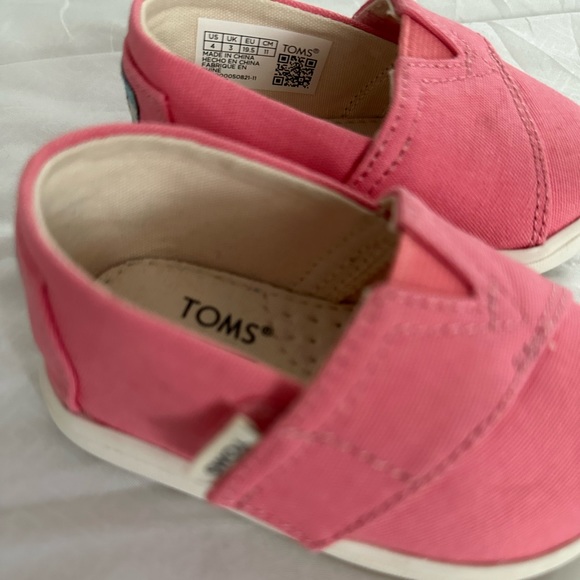 Toms Girls Walker Shoe Size 4 - Picture 5 of 6